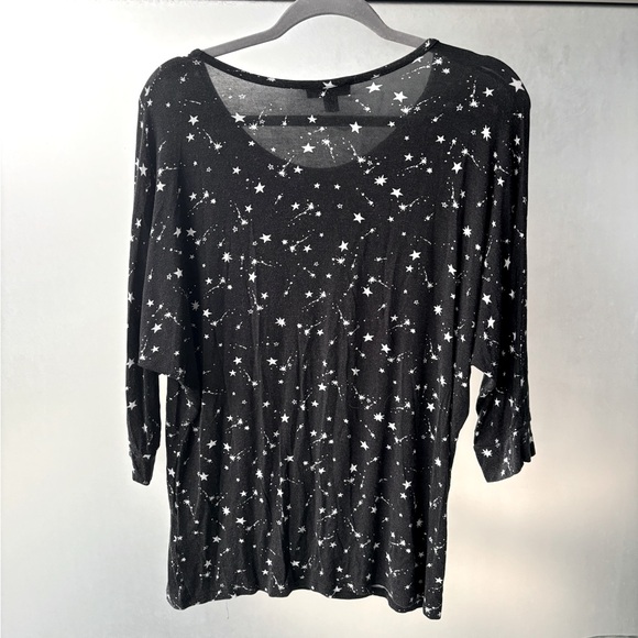 Le Chateau | Soft Star 3/4 Sleeves - Picture 3 of 3